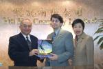 Mr. Daniel Lai, HKCS President (left), received the F-Secure Anti-Virus software from Mr. Allan Dyer, Technical Director